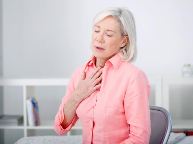 Mujer aprendiendo la esperanza de vida con EPOC.