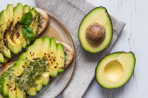 Te contamos los 12 beneficios del aguacate más importantes.